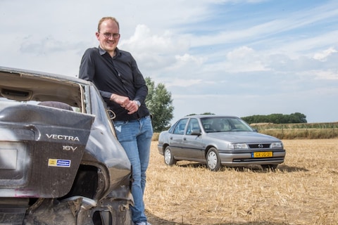 In 1993 kocht opa deze Opel Vectra, het werd kleinzoon Lars' eerste auto