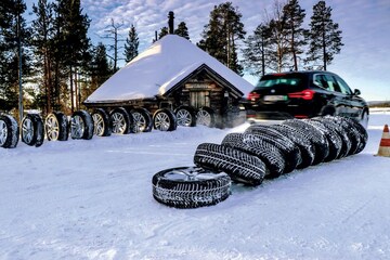 Winterbanden SUV 4x4 225/60R18 openingsbeeld