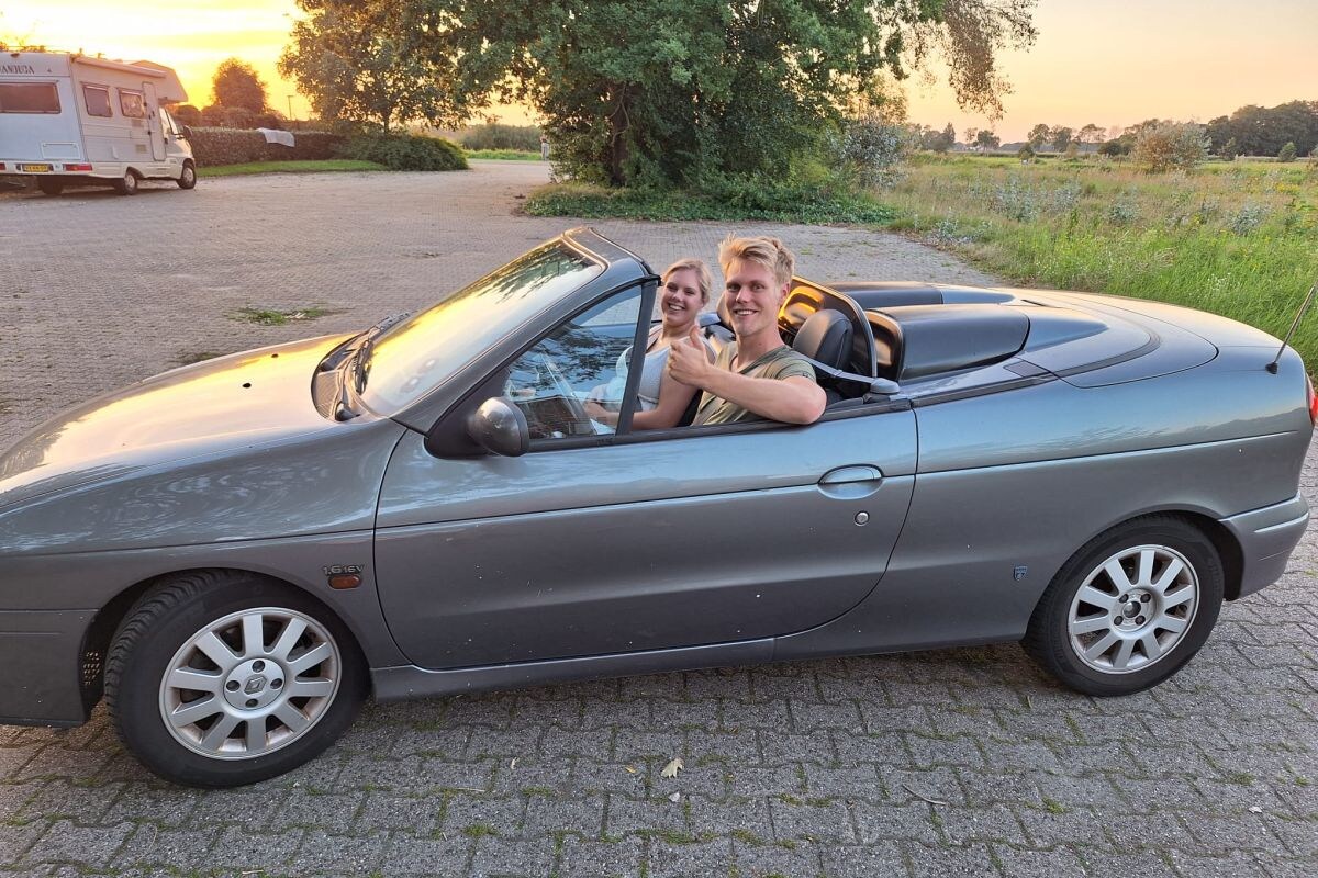 Barrelbrigade 2022 Renault Megane cabrio