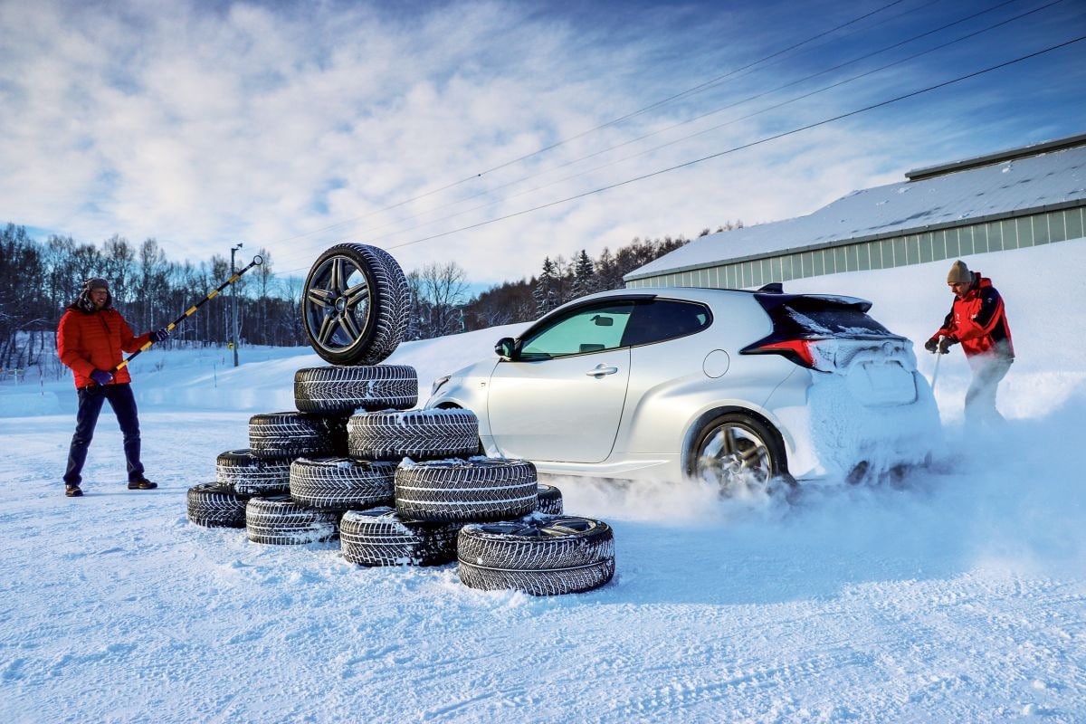 Sportieve winterbanden 225/40R18 openingsbeeld
