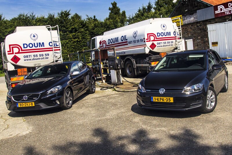 Volkswagen Golf 1.6 TDI Bluemotion vs Volvo V40 D2 