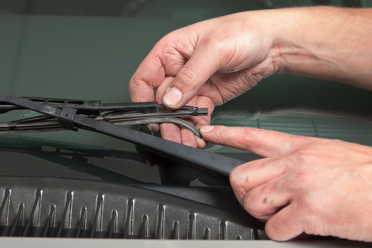 Versleten ruitenwissers rubber laat los - Getty