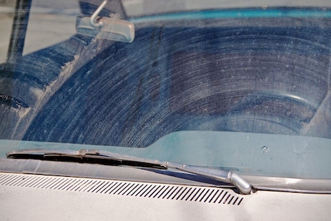 Zorgt heftige regenval voor slijtage van de ruitenwissers?