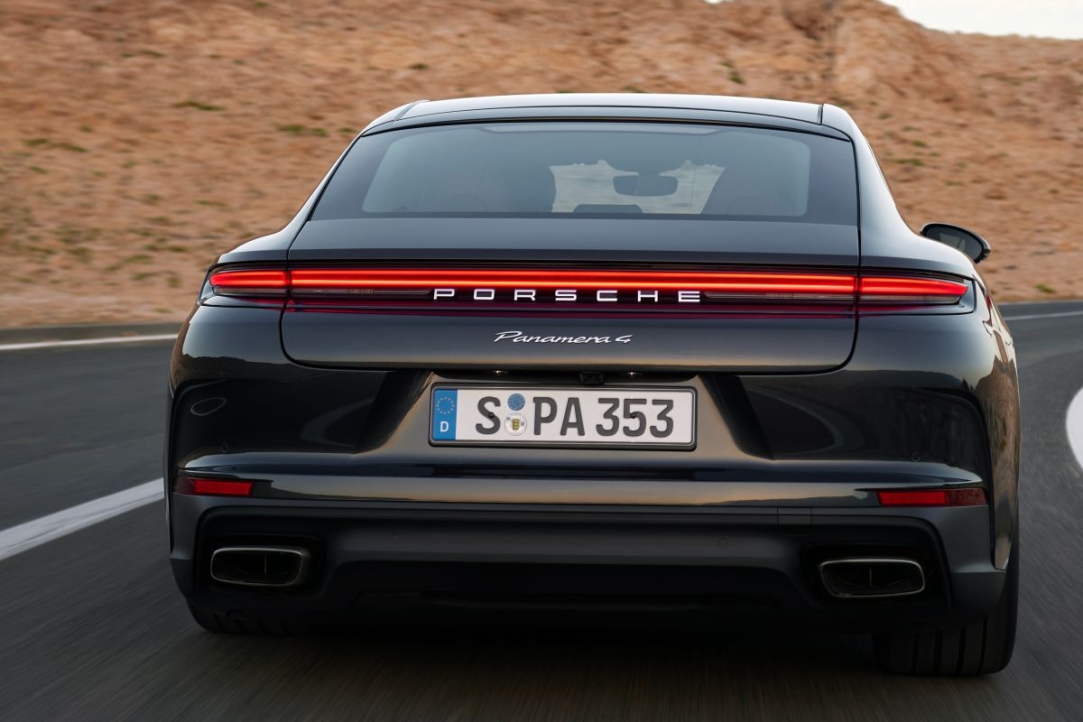 Porsche Panamera 2023