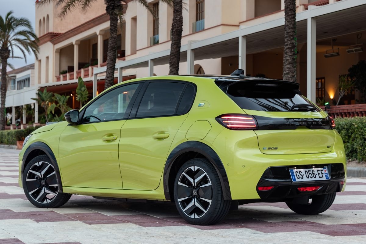 Peugeot 208 e-208 facelift