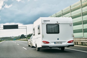 Caravan Tempo 100 Duitsland | Adobe Stock
