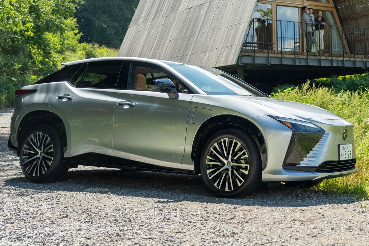 Lexus RZ 300e