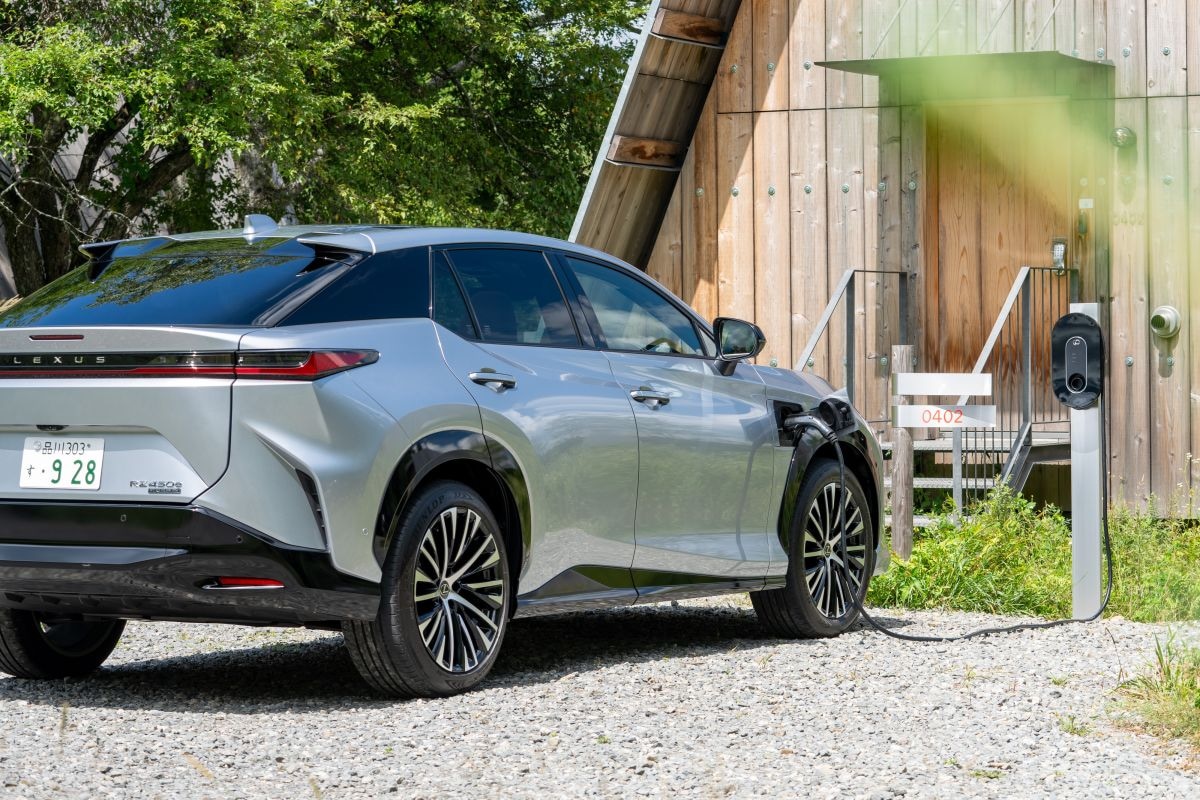 Lexus RZ 300e