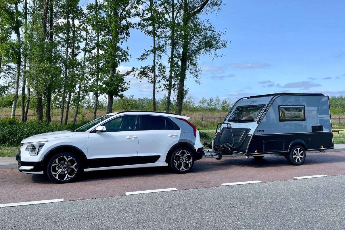 Kia Niro Hybrid met caravan