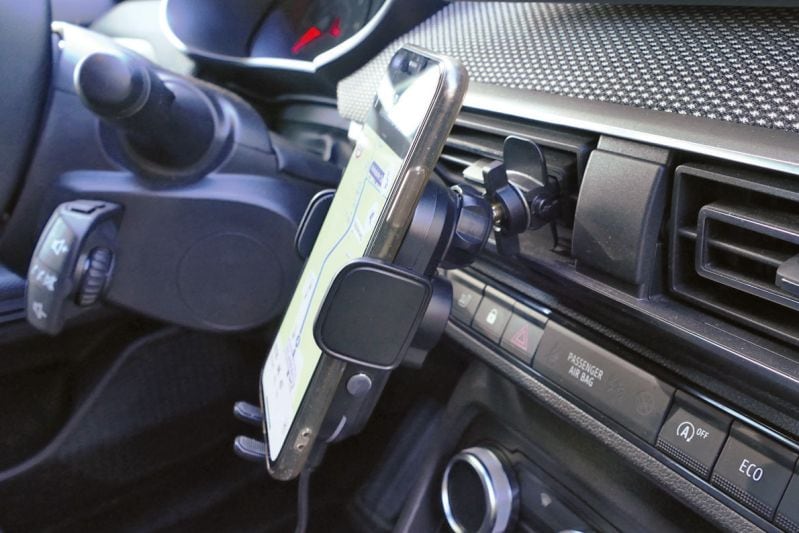 Telefoonhouder met draadloos opladen gewicht rooster zakt