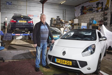 Arie (73) heeft onder andere een BMW M3 en een Renault Wind ‘als het maar een beetje vlot is’
