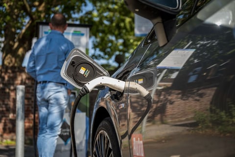 Plug-in-pionier: 'Plug-in hybride is niet meer van deze tijd'