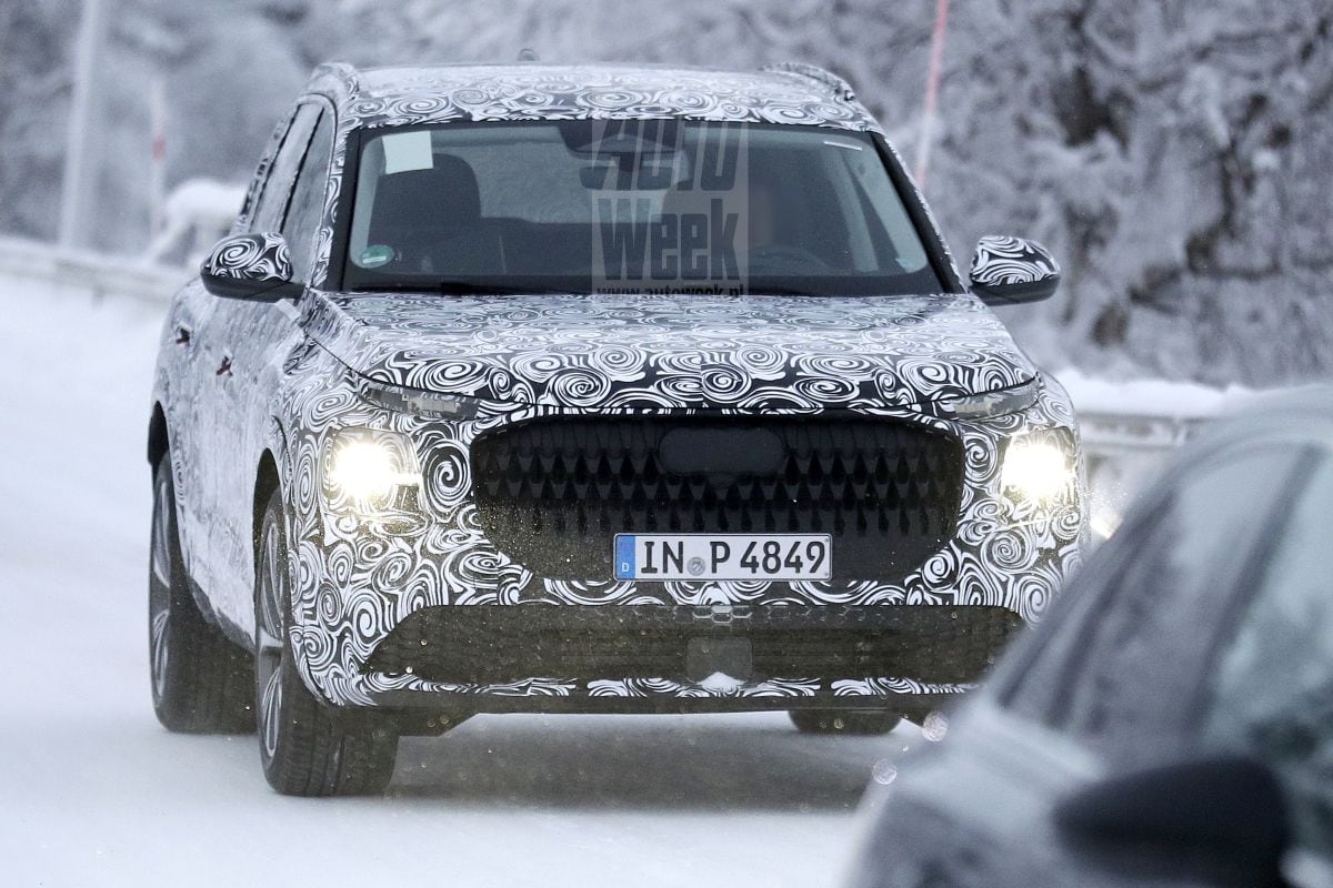 Audi SUV (Q9?) spyshots