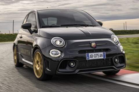 Abarth druk in de weer met EV's, maar bejubelt benzinemotor