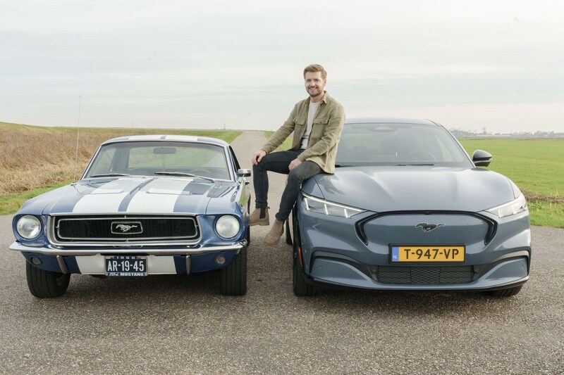 Ford Mustang Mach-E en old skool Ford Mustang