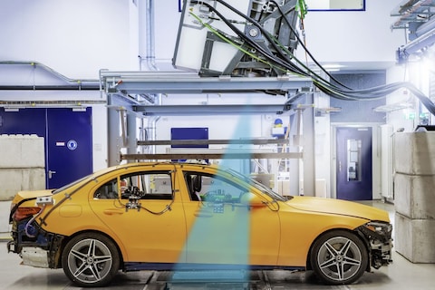 Zo ziet een crashtest eruit door een röntgencamera - VIDEO