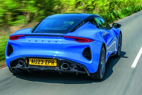 Lotus Emira met 2.0 viercilinder maakt prijsbelofte niet waar