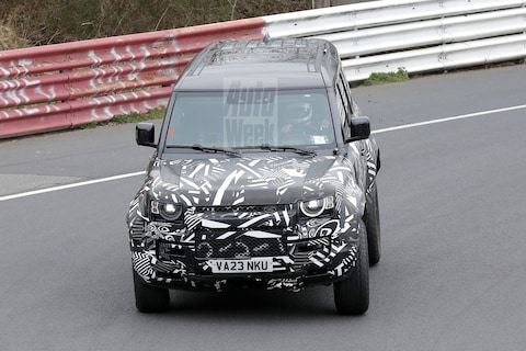 Ongekend sterke Defender losgelaten op Nürburgring