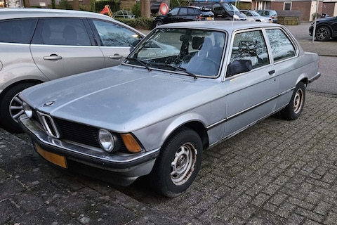 De BMW 3-serie E21 zie je niet vaak meer, zeker niet zo puur - In het Wild
