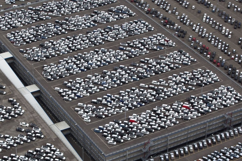 Auto's in haven Rotterdam (ANP)