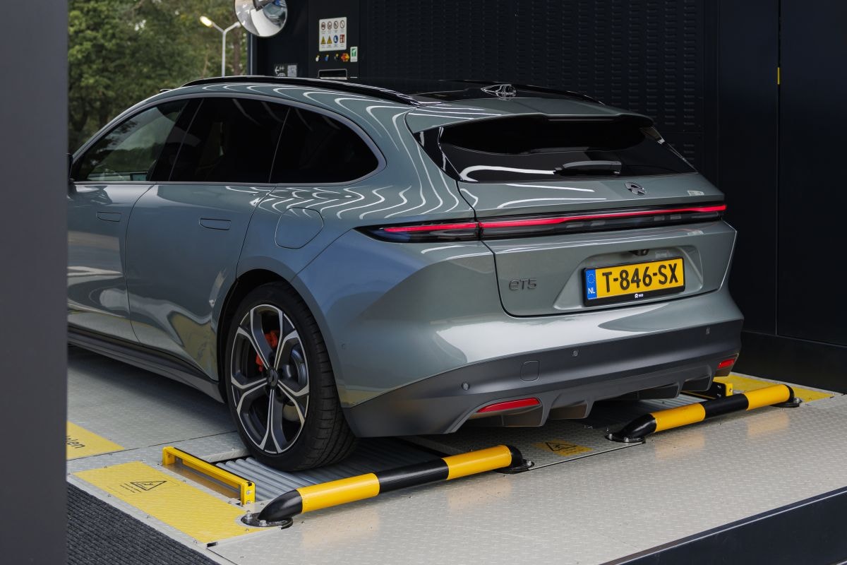 Nio ET5 Touring bij accuwisselstations