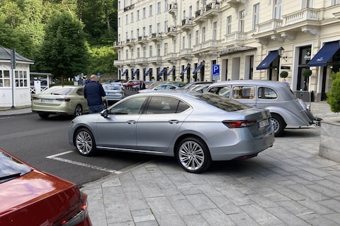 Skoda Superb hatchback tóch als plug-in hybride