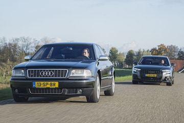 Audi S8 (D2) naast Audi S8 (D5) 