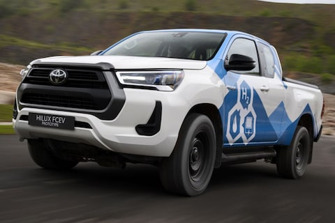 Elektrisch aangedreven Toyota Hilux die waterstof lust, is 182 pk sterk