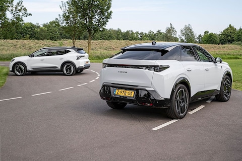 Peugeot e-3008 vs. Renault Scenic E-Tech - Vergelijkende Test