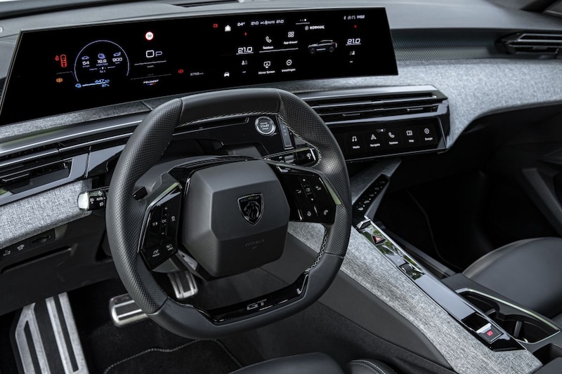 Peugeot e-3008 Renault Scenic dubbeltest
