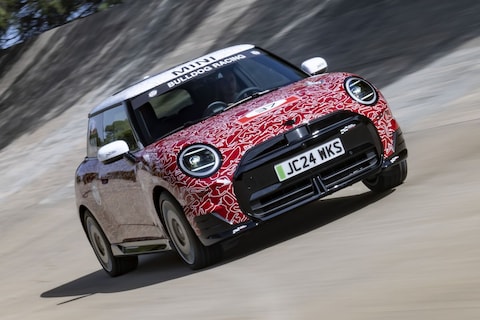 Mini John Cooper Works E mag zich op Goodwood bewijzen