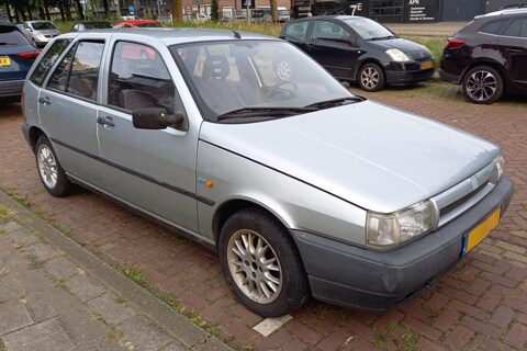 De Fiat Tipo is bijna uitgestorven, maar deze is er nog! - In het Wild