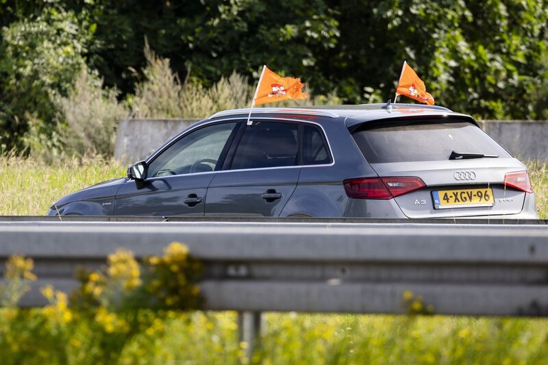Oranje fans op de snelweg (ANP)