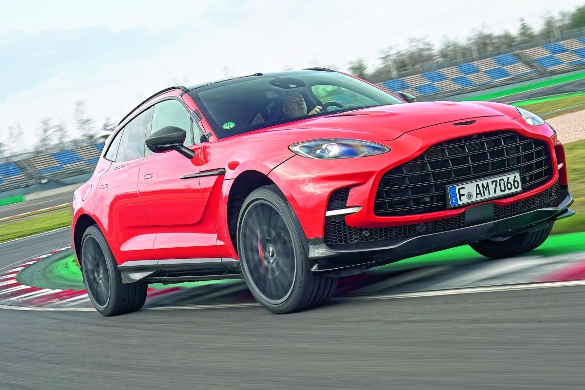 Aston Martin DBX 707