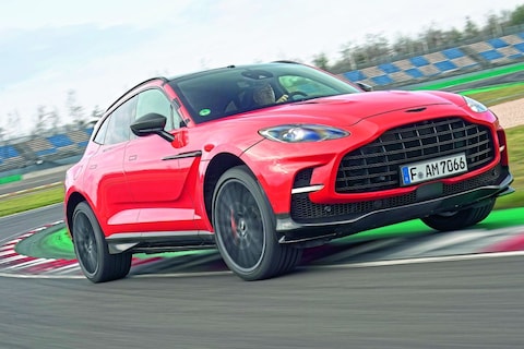 Test: Aston Martin DBX 707 - Urus en Cayenne pesten kan, maar vernederen niet