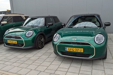 Mini Cooper E vs Mini Cooper