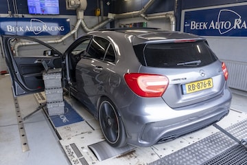 op de rollenbank - mercedes-benz a45 AMG