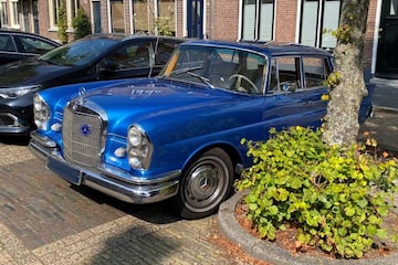 Mercedes-Benz 220 SE