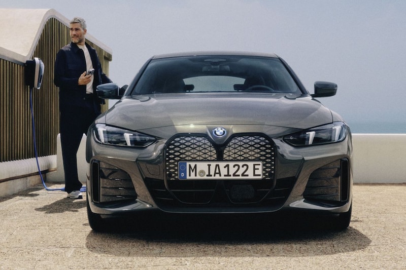 BMW advertorial 1/2 (ON-89734)