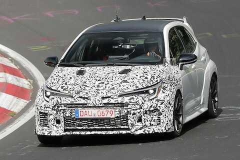 Mysterieuze en moddervette Toyota Corolla op de 'Ring betrapt