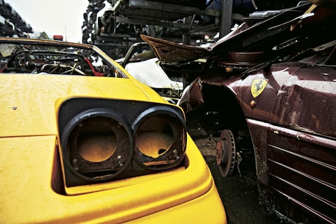 Ook Porsches, Ferrari’s, Lamborghini’s en Lotussen belanden op de sloop