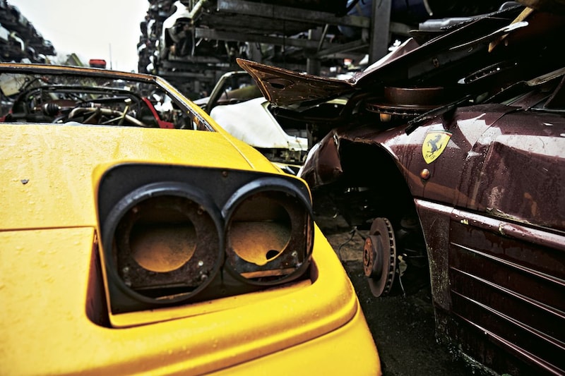 autosloperij met exotische wrakken