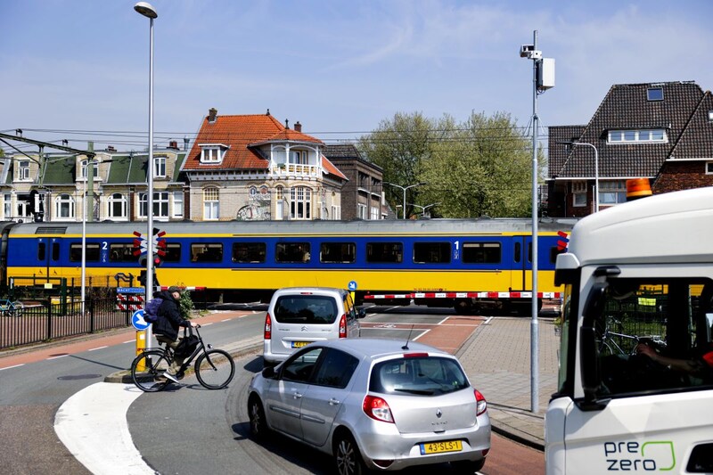 Flitspaal bij spoorwegovergang (ANP)