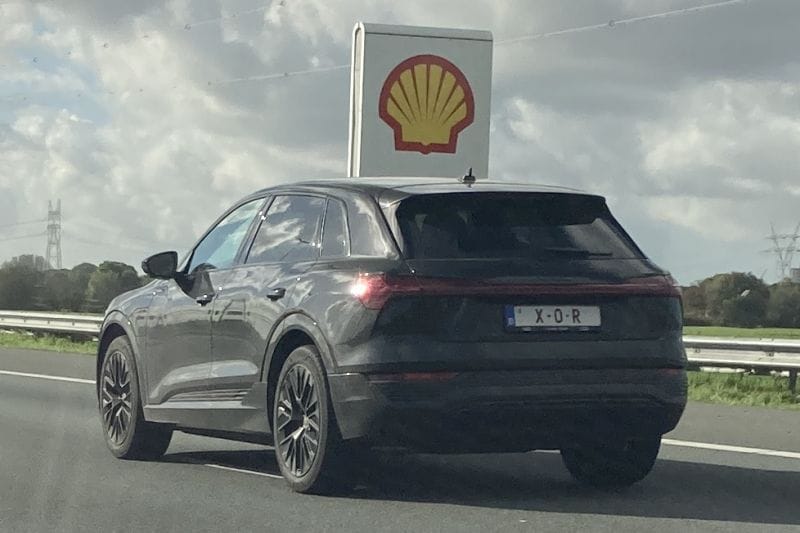 Gek Belgisch kenteken op een Audi E-tron