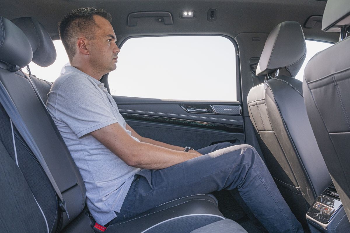 Volkswagen ID7 BMW i5 dubbeltest