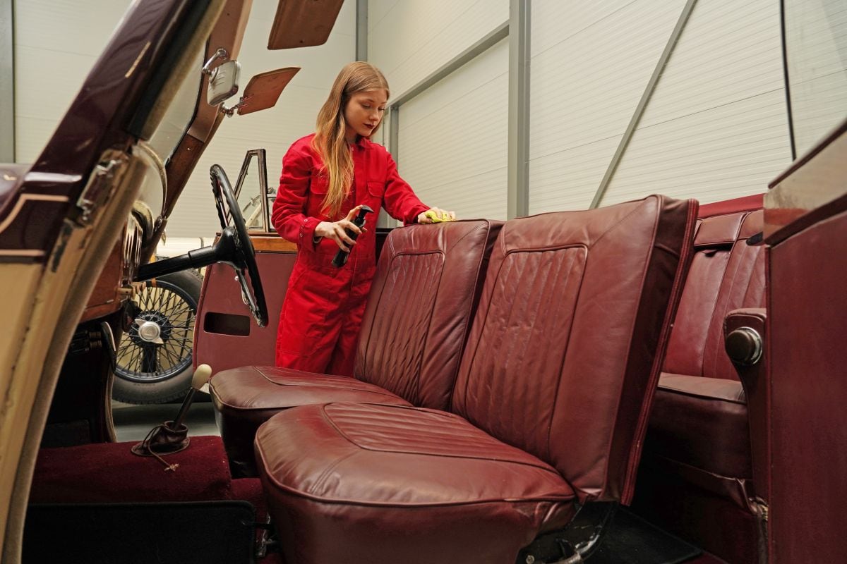 Rachel koestert klassiekers merk Alvis