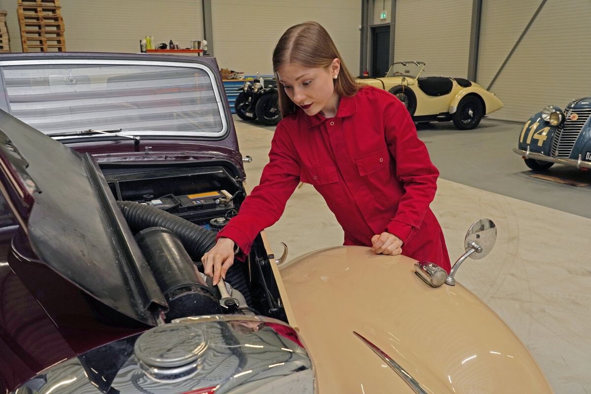 Rachel koestert klassiekers merk Alvis