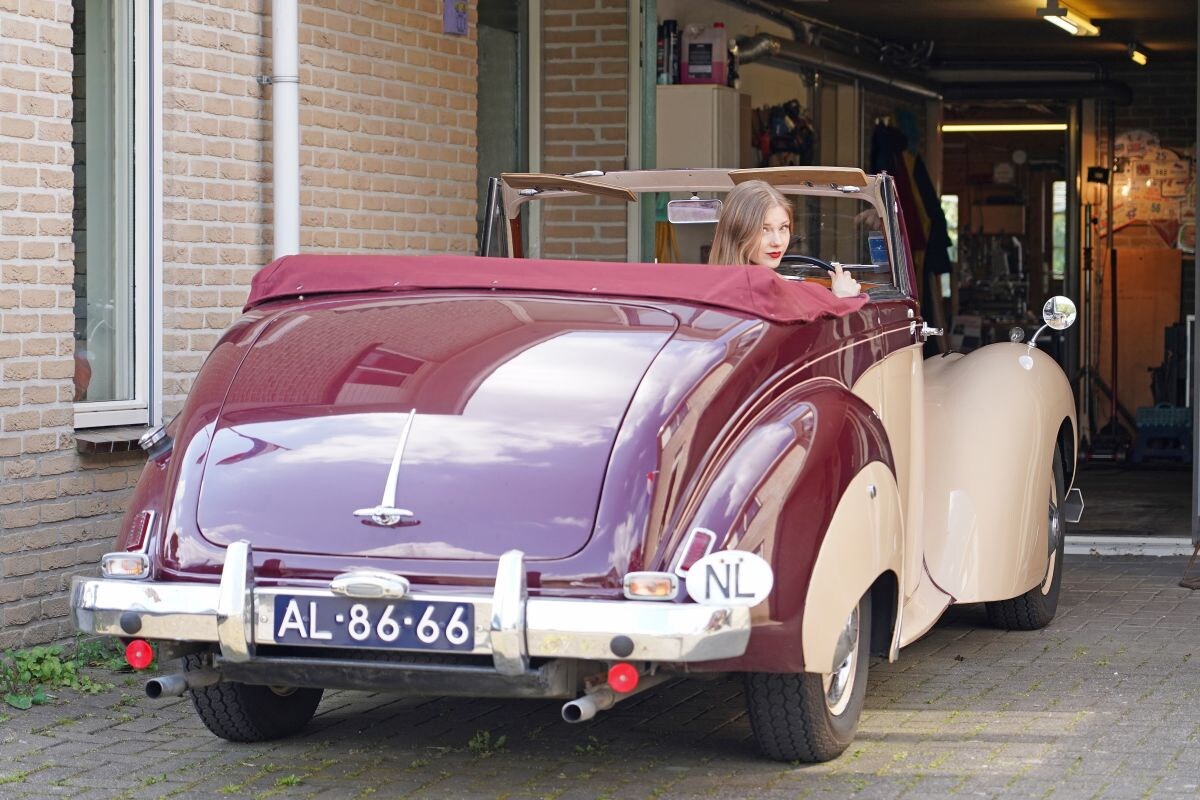 Rachel koestert klassiekers merk Alvis