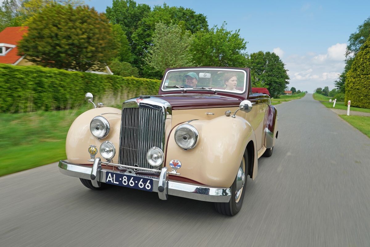 Rachel koestert klassiekers merk Alvis