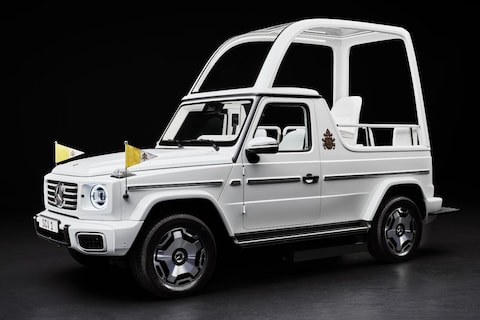 Paus Franciscus rijdt elektrische Mercedes-Benz G-klasse